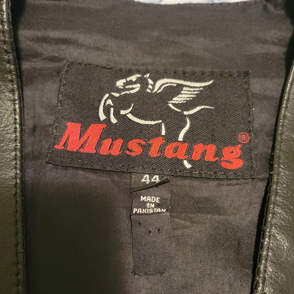 Leather biker vest size 44 EUC - Picture 3 of 3